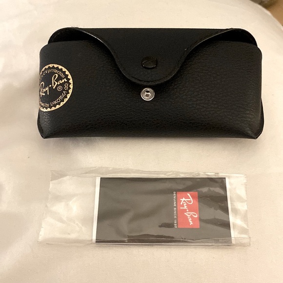 BOGO50% OFF Ray-Ban sunglasses case - brand new - Picture 1 of 2